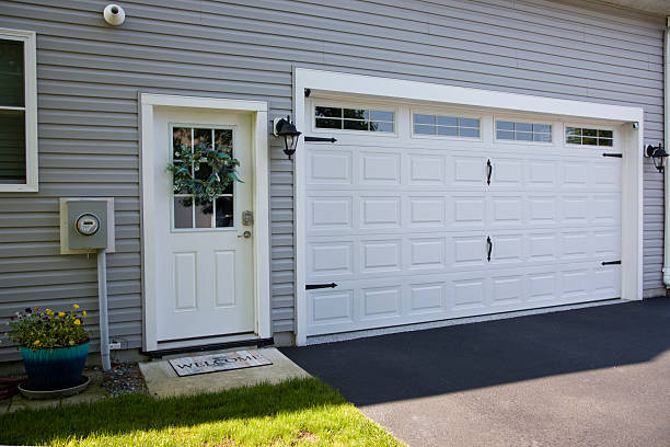 24/7 Emergency Garage Door Panel Replacement experts in North Lima, OH